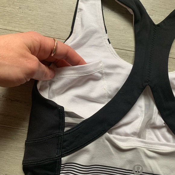 EUC 🍋 Lululemon Run Fast Track White Black Tank Top - Picture 6 of 7